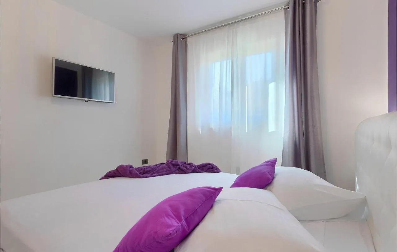 Villa Chiara Puntera 0*,